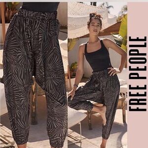 Free People Jumper size S in black EUC